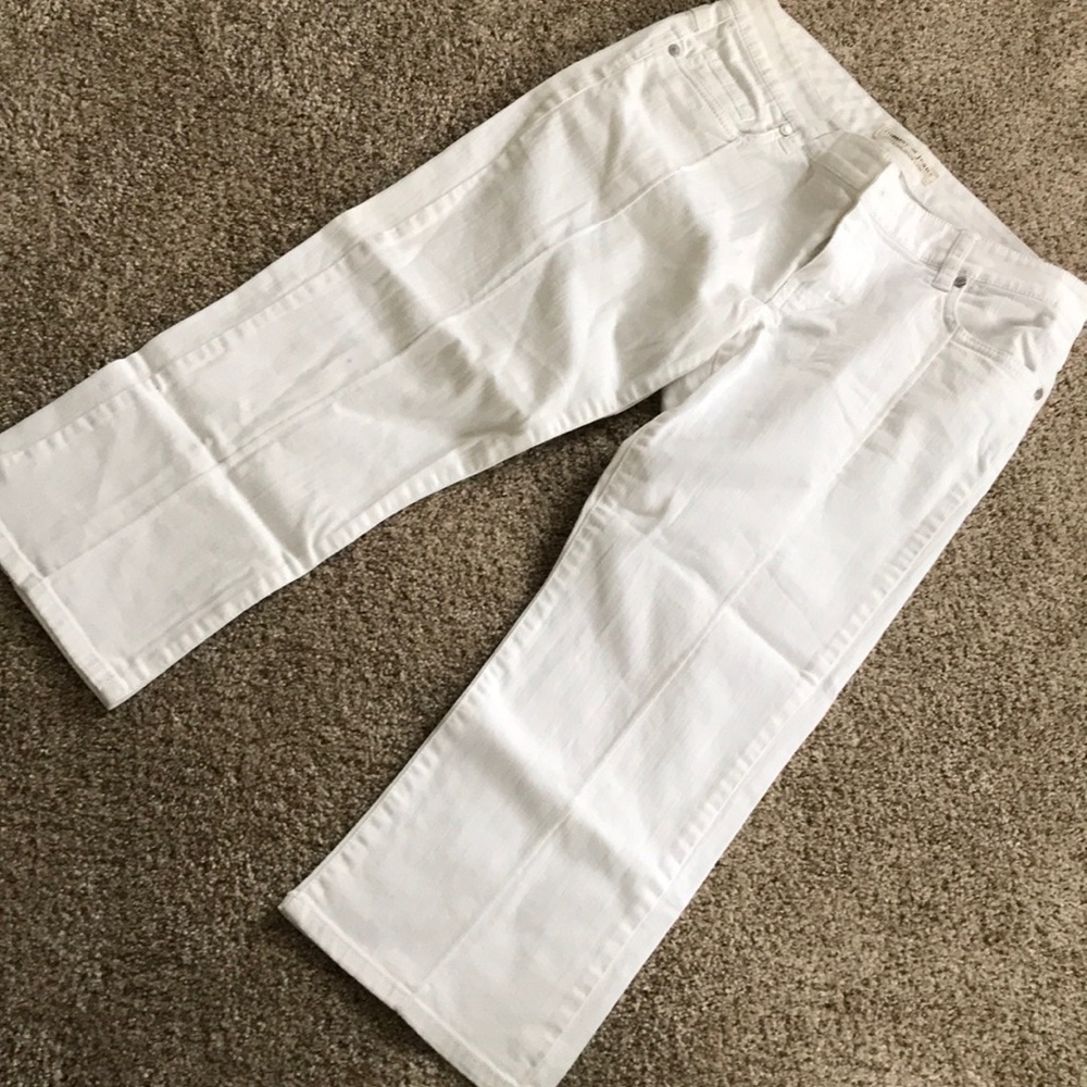 White capris by Tommy jeans